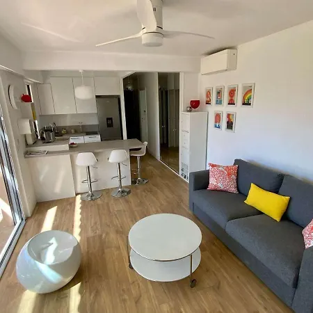 Apartment 2 Pieces Climatise Avec Acces Direct Plage, Parking Et Terrasse - - Fr-1-308-175 Le Lavandou